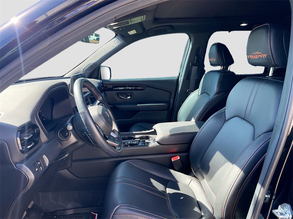 Used 2025 Honda Pilot TrailSport image 10