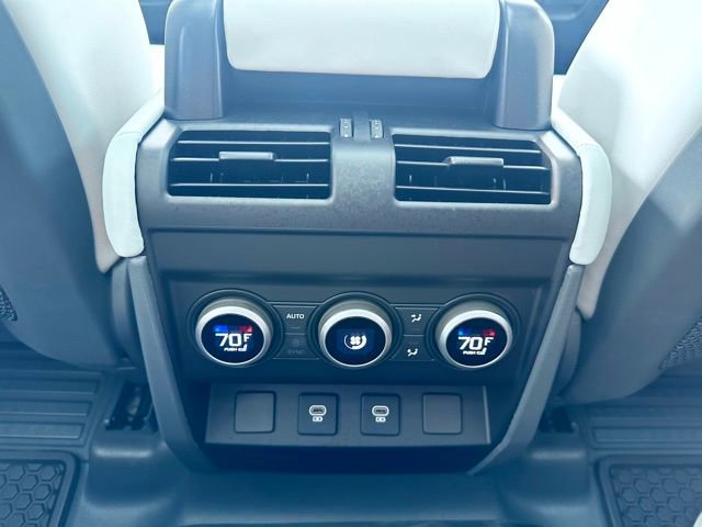 New 2025 Land Rover Defender 110 X-Dynamic SE image 33