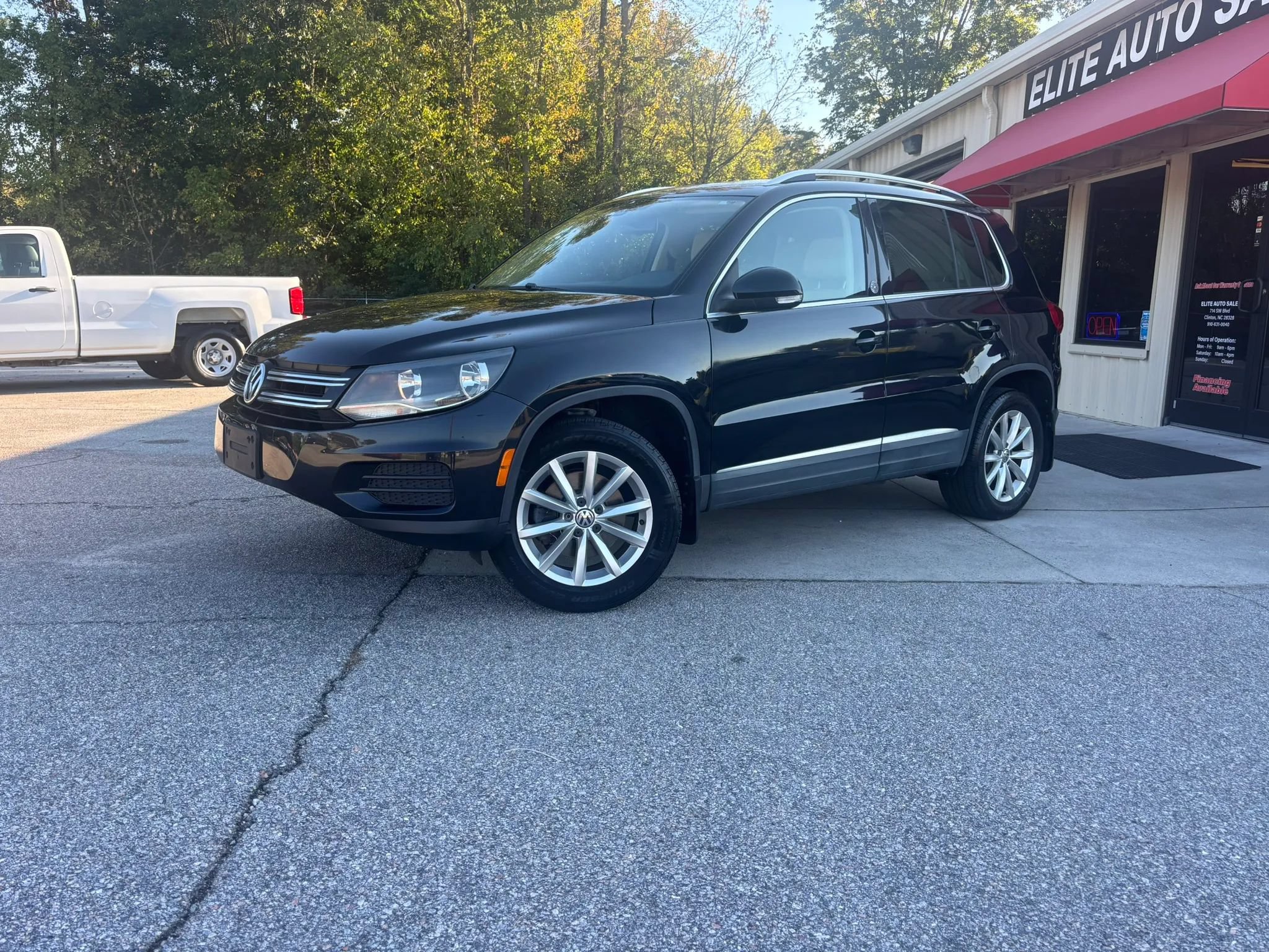 Used 2017 Volkswagen Tiguan Wolfsburg Edition AWD/4WD image 3