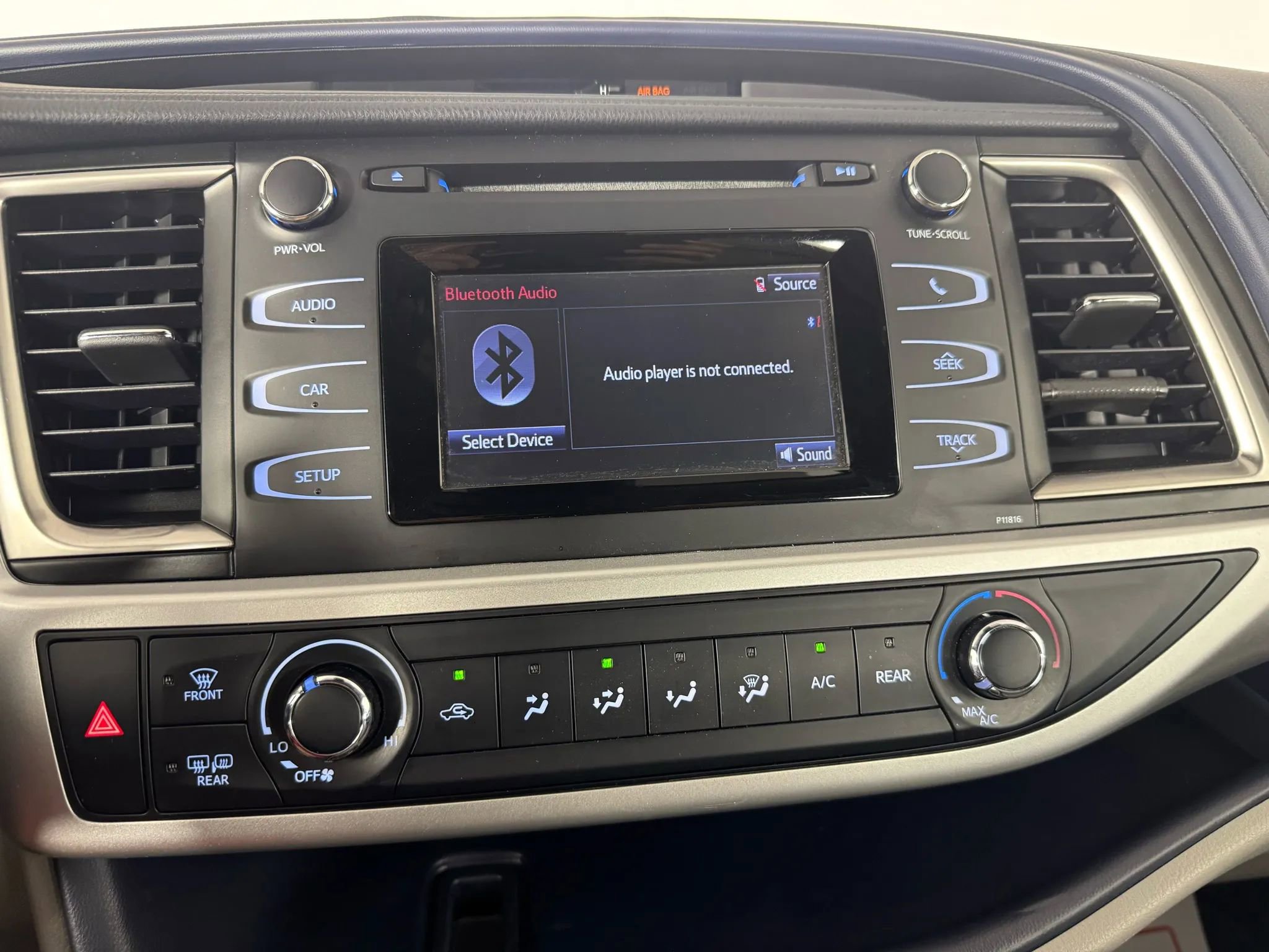 Used 2019 Toyota Highlander LE AWD/4WD image 19