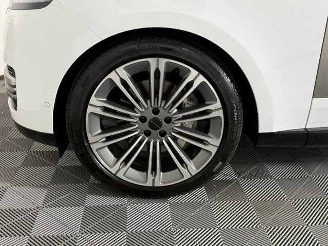 Certified 2026 Land Rover Range Rover SE AWD/4WD image 11
