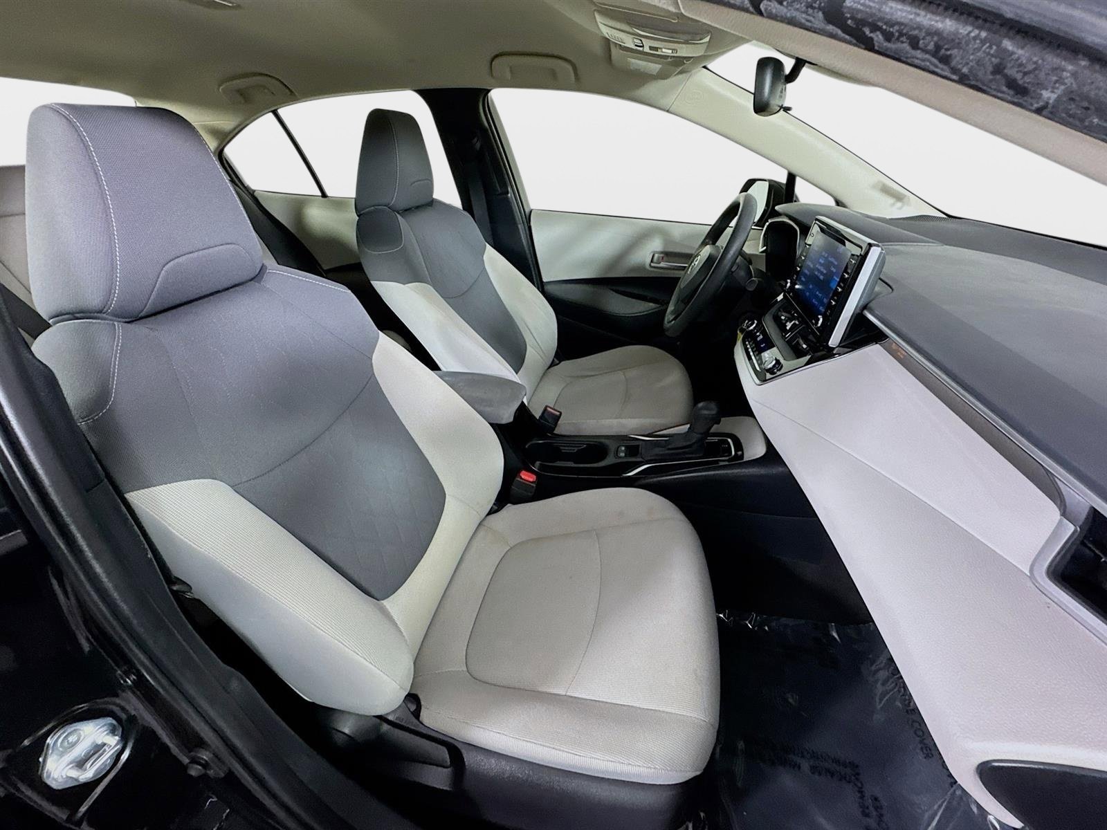 Used 2021 Toyota Corolla LE image 26