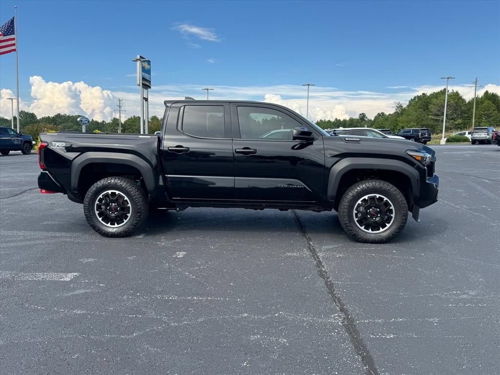 Used 2025 Toyota Tacoma TRD Off-Road AWD/4WD image 2