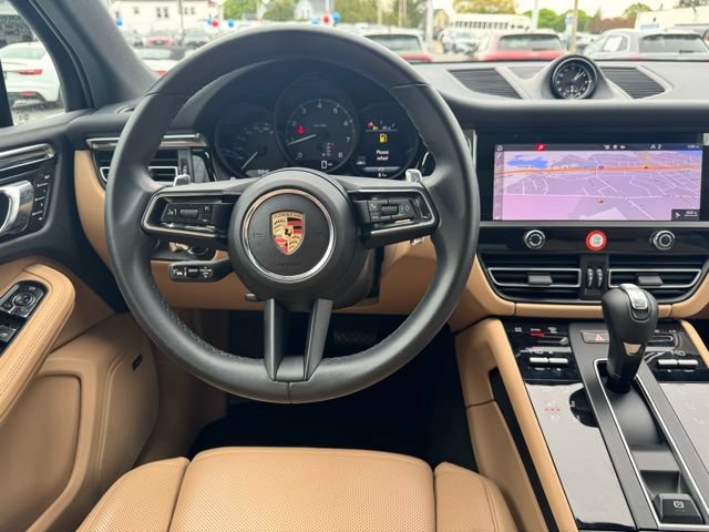 Used 2025 Porsche Macan AWD/4WD image 19