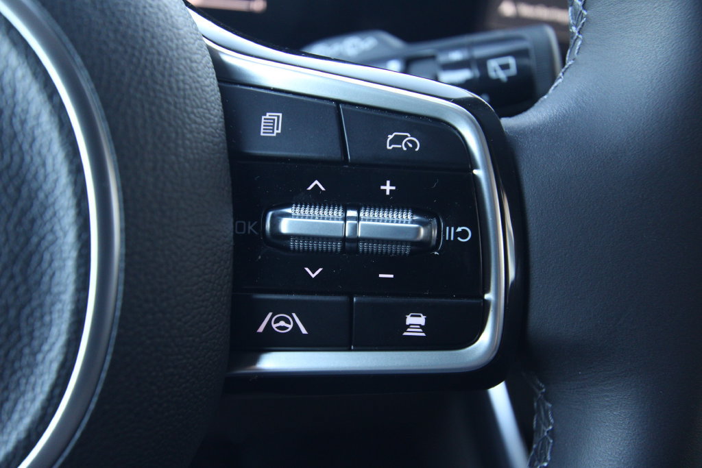 Used 2026 Kia Carnival EX FWD image 23