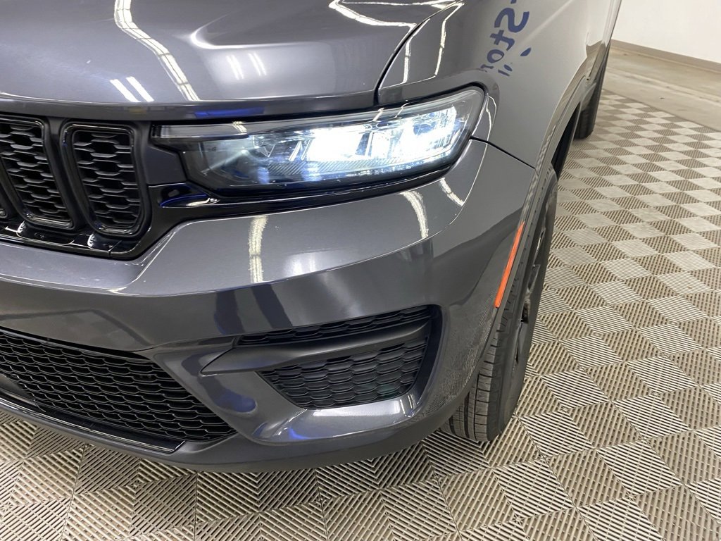 Used 2024 Jeep Grand Cherokee Altitude image 7