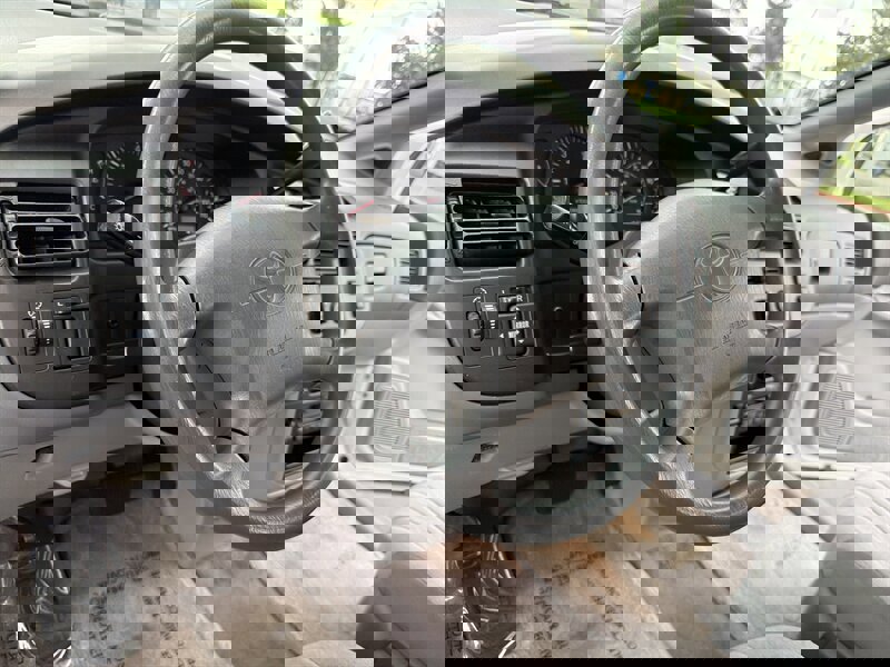 Used 1998 Toyota Sienna LE image 32