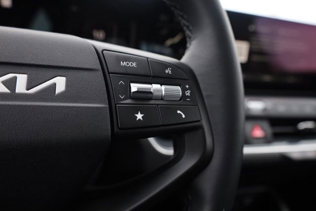 Certified 2025 Kia K4 EX image 27