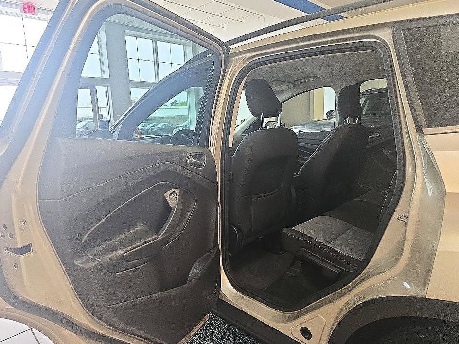 Used 2018 Ford Escape SE w/ Ford Safe & Smart Package AWD/4WD image 26