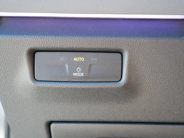 Certified 2025 Volkswagen Tiguan SE AWD/4WD image 24