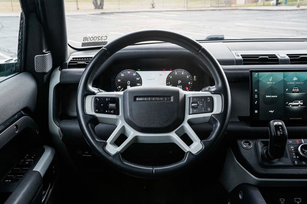 Used 2023 Land Rover Defender 130 X-Dynamic SE image 13