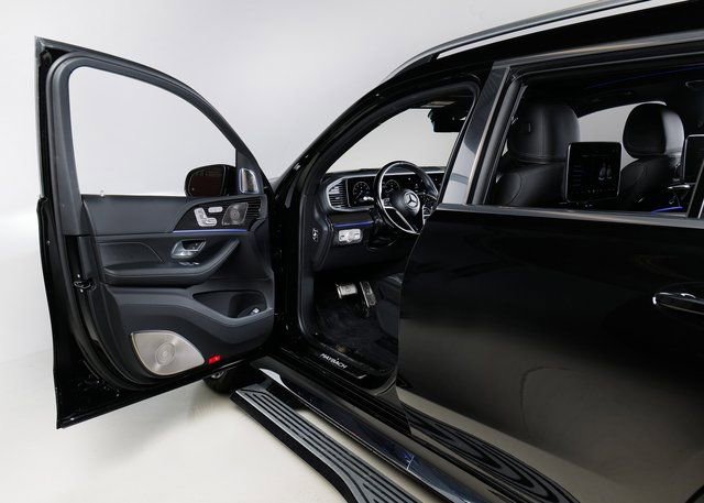 Used 2024 Mercedes-Benz Maybach GLS 600 4MATIC image 31