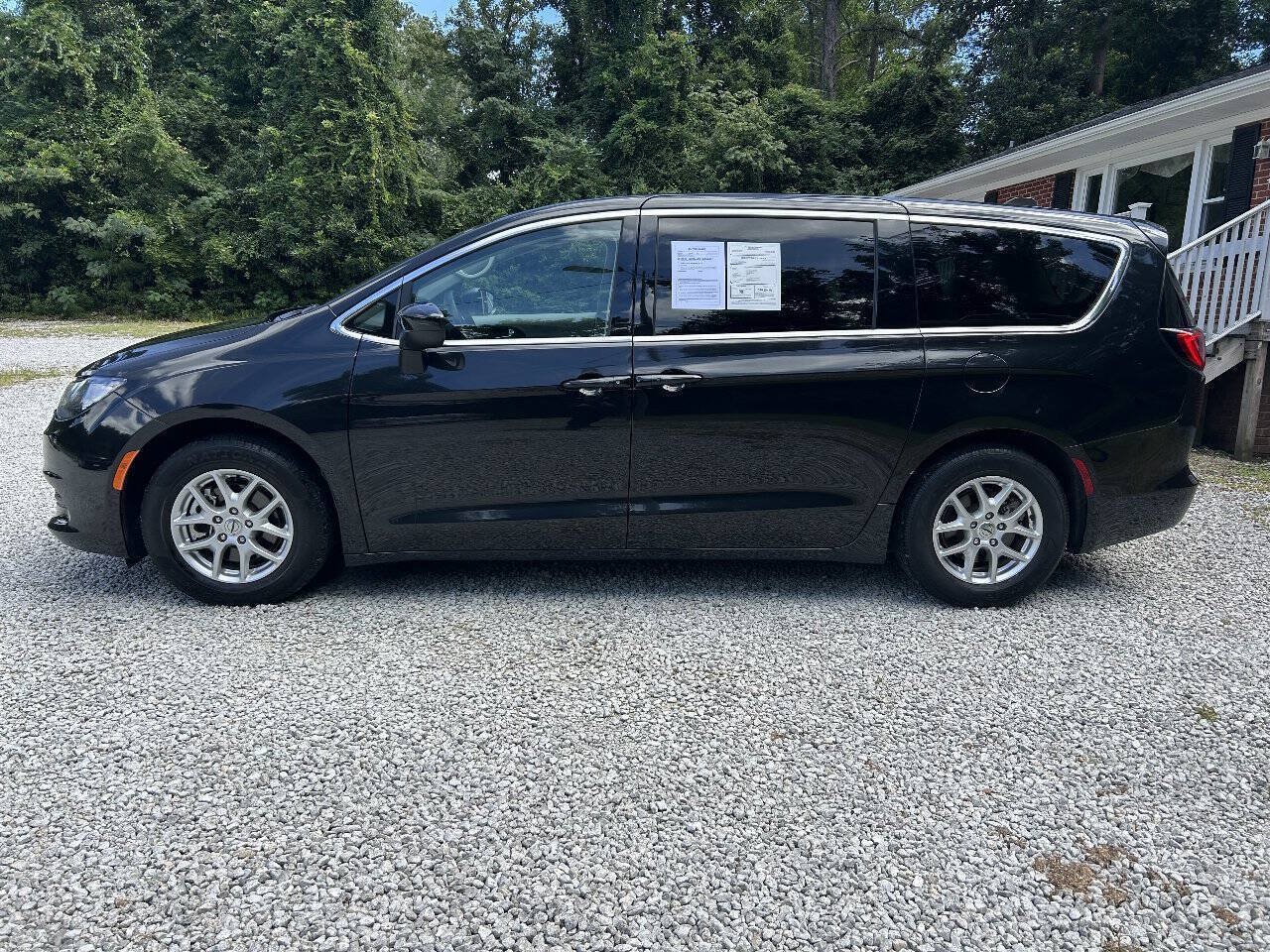 Used 2023 Chrysler Voyager LX FWD image 2