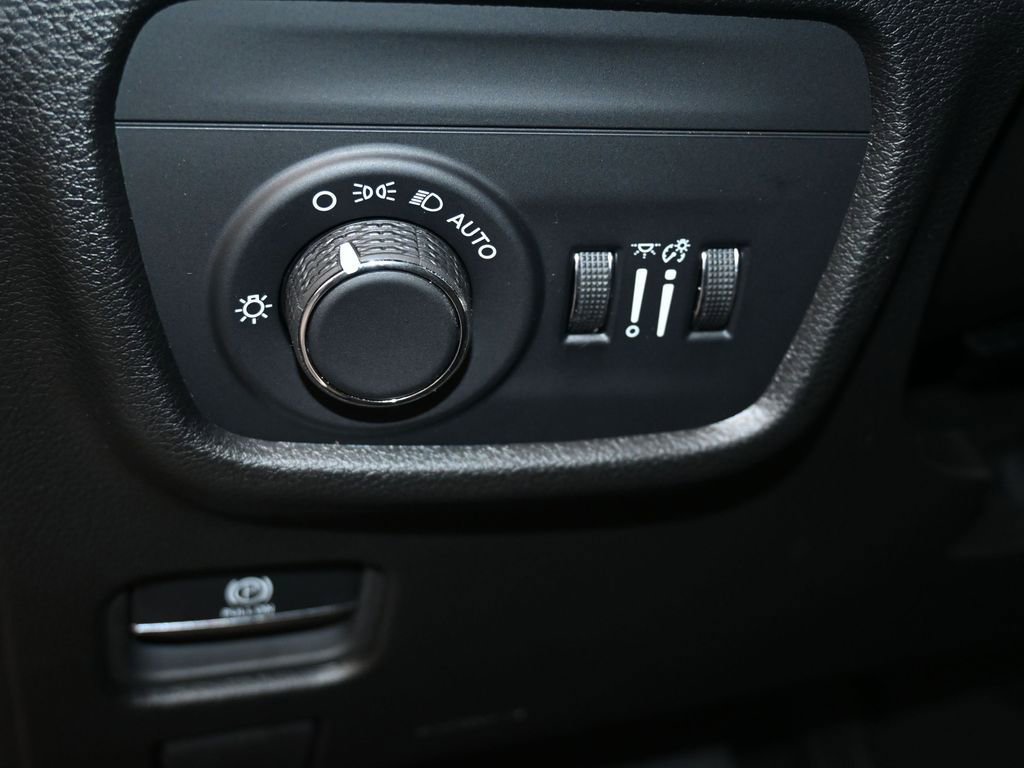 Used 2024 Jeep Grand Cherokee L Laredo RWD image 25
