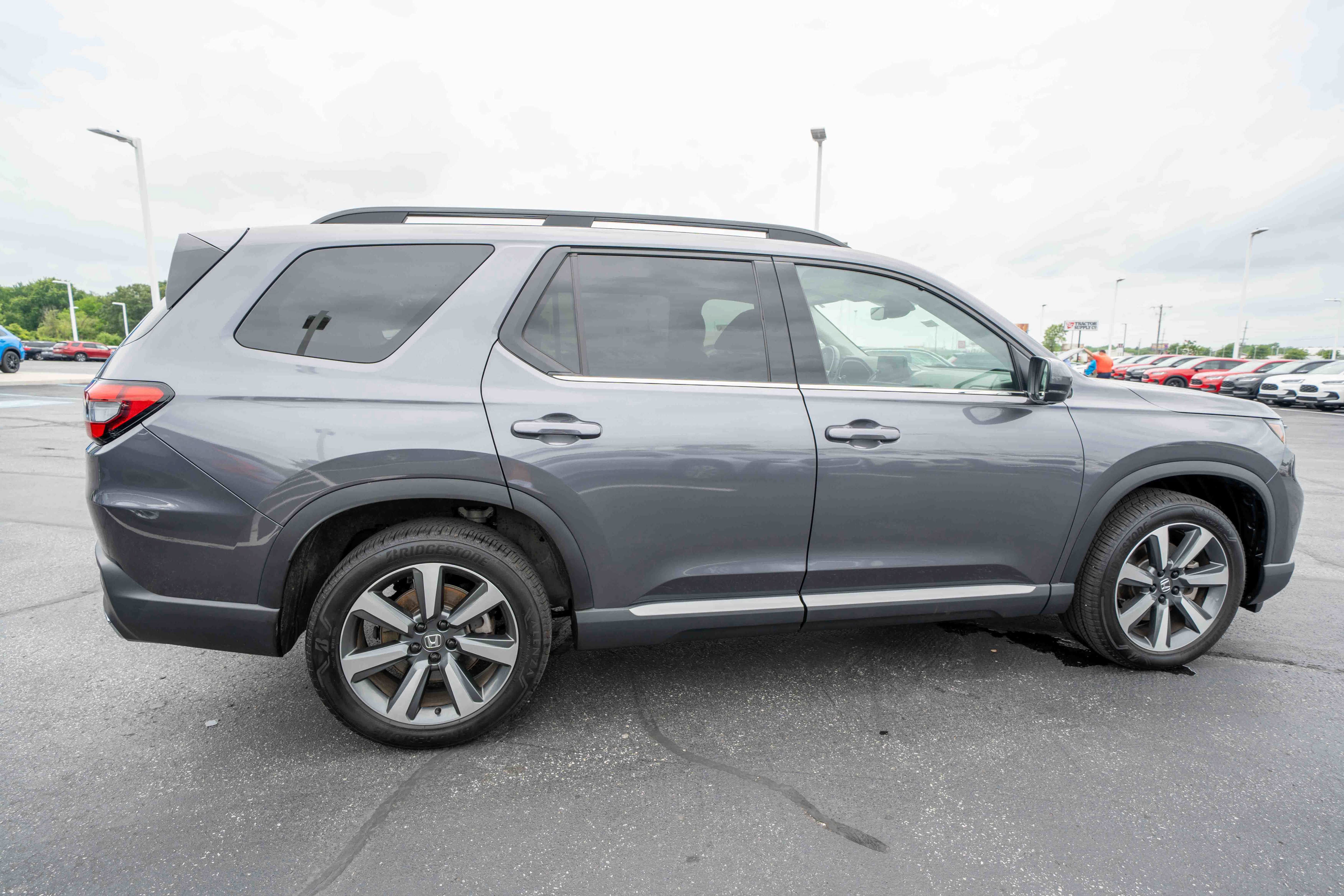 Used 2025 Honda Pilot Elite image 6