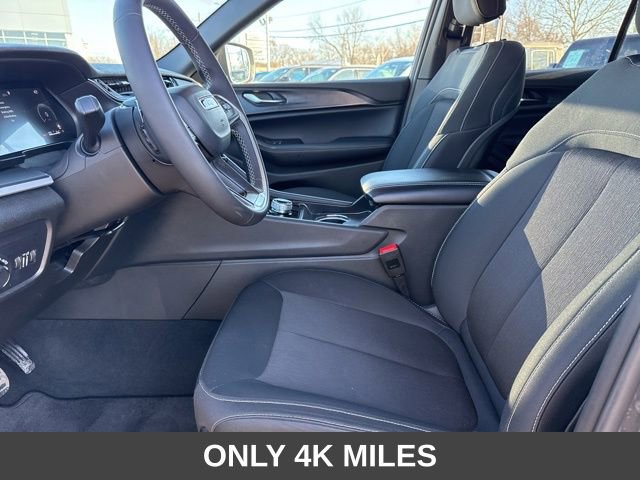 Used 2025 Jeep Grand Cherokee Laredo X image 22