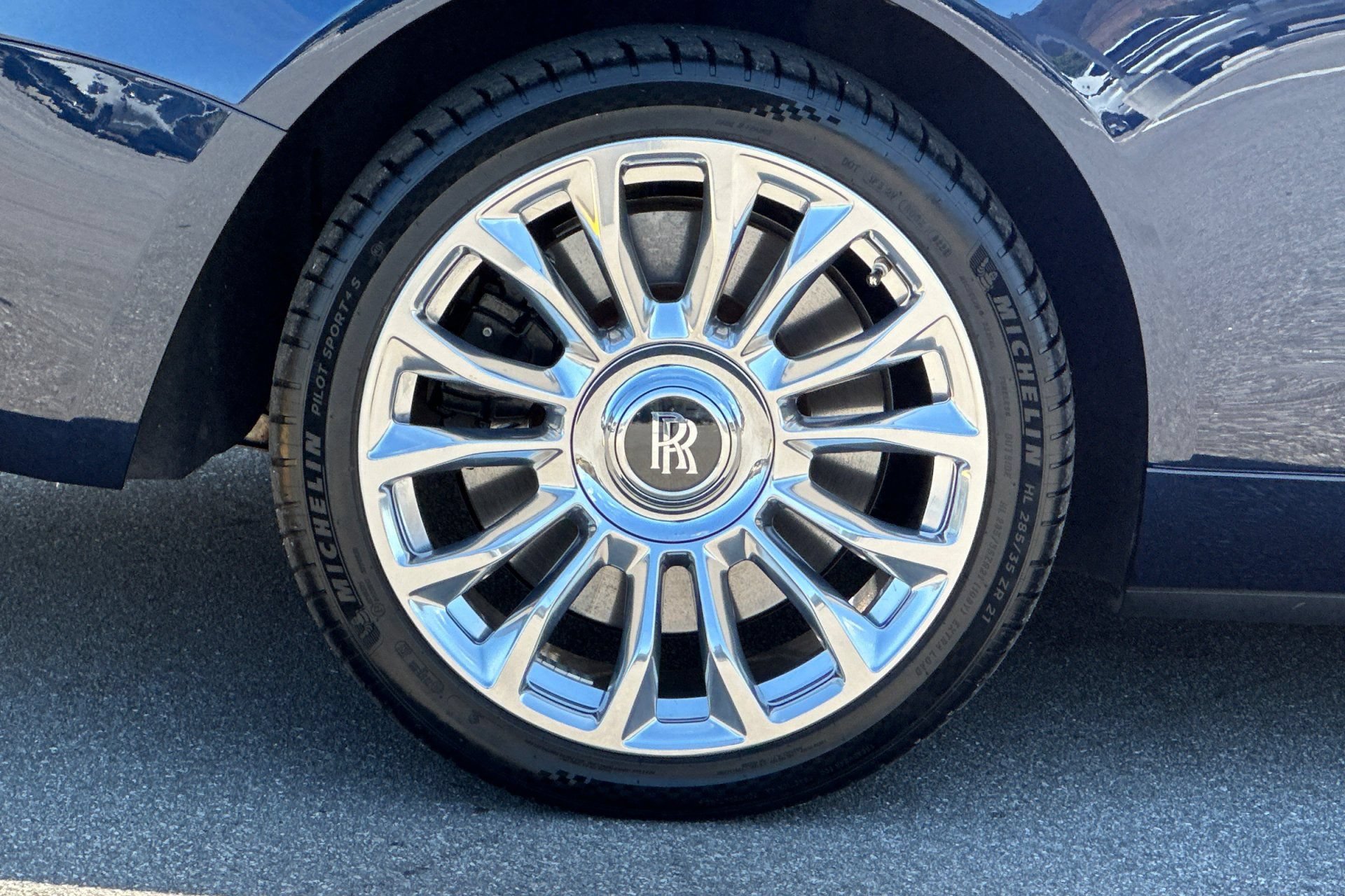 Used 2019 Rolls-Royce Dawn RWD image 43