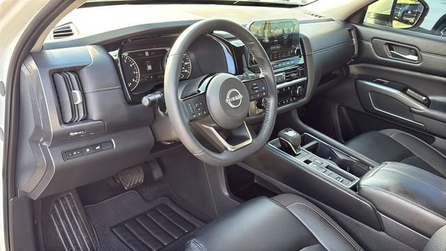 Used 2024 Nissan Pathfinder SL image 10