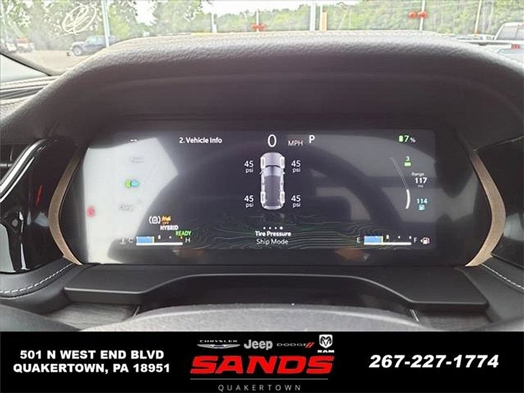 New 2023 Jeep Grand Cherokee 4WD 4xe w/ Luxury Tech Group II image 15