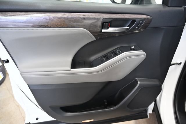 Used 2022 Toyota Highlander Platinum image 28