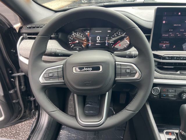 Used 2024 Jeep Compass Latitude image 10