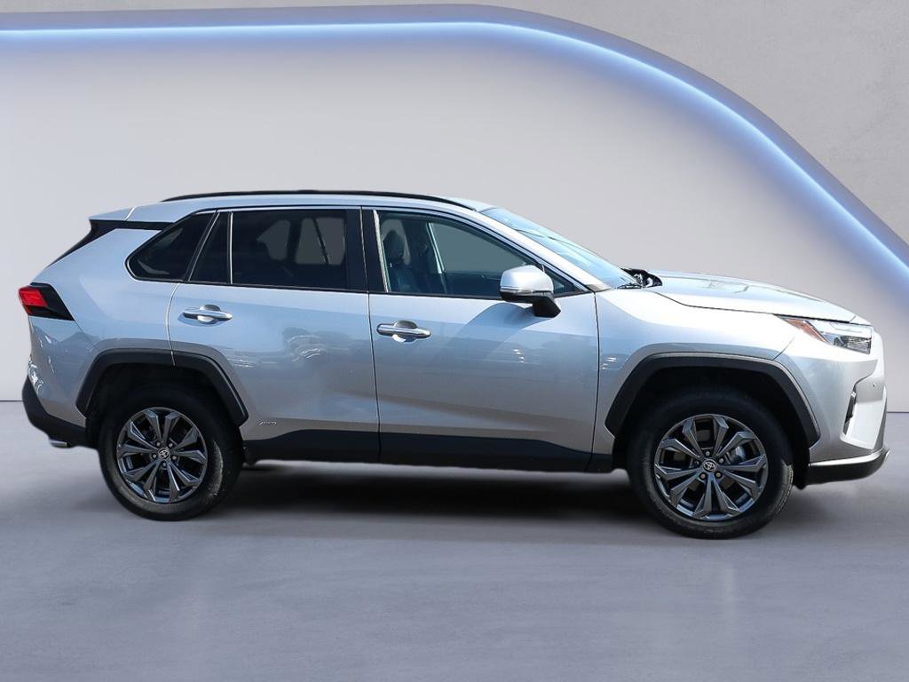 Used 2022 Toyota RAV4 Limited AWD/4WD image 8
