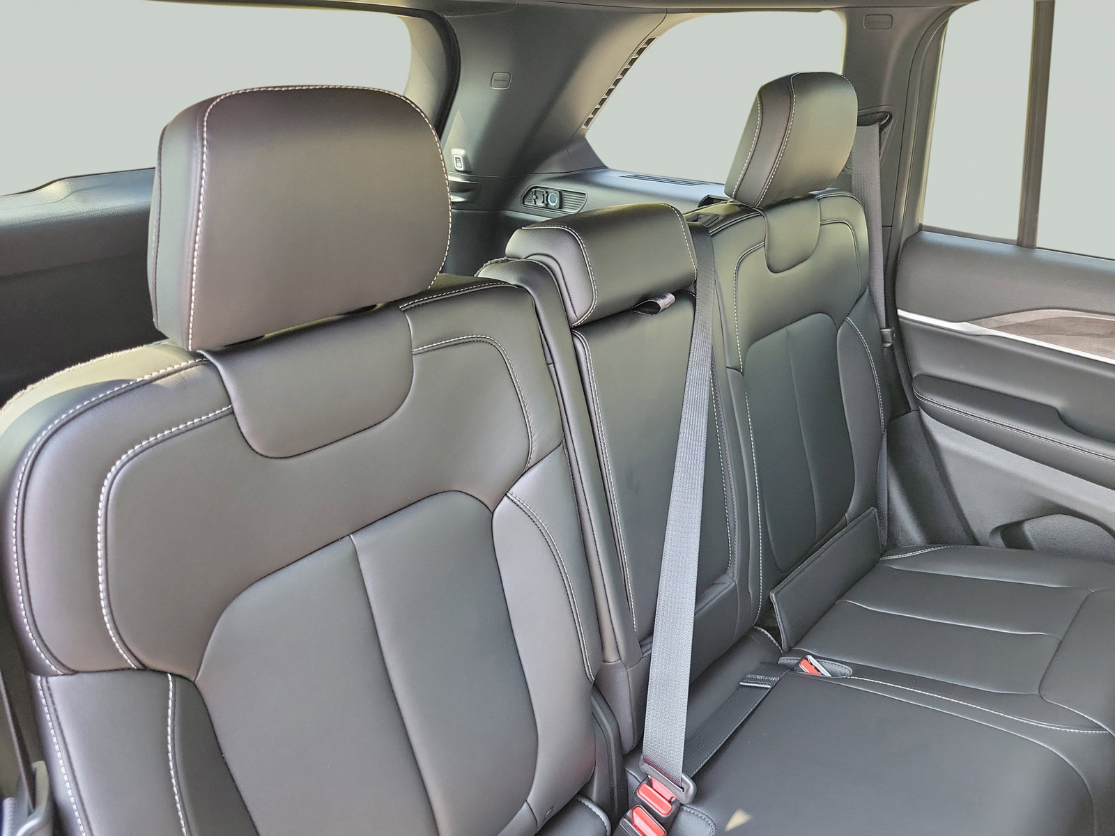 New 2027 Jeep Grand Cherokee Limited RWD image 36