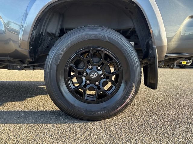 Used 2021 Toyota Tacoma SR5 AWD/4WD image 15