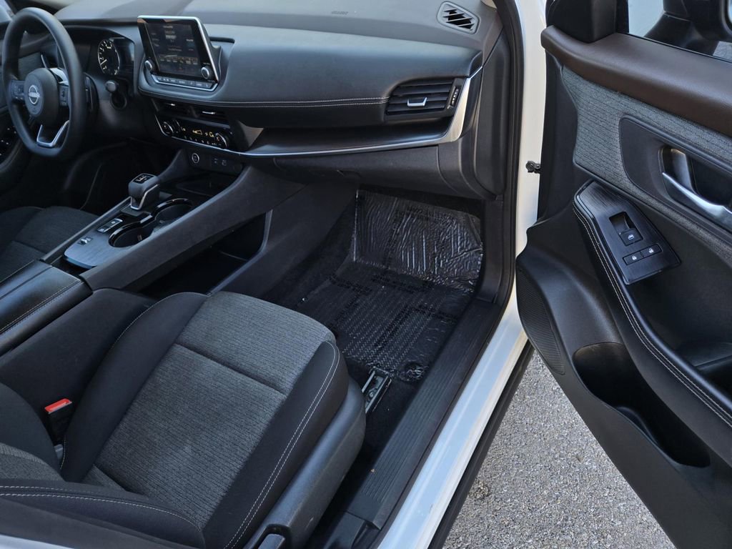 Certified 2023 Nissan Rogue SV image 7