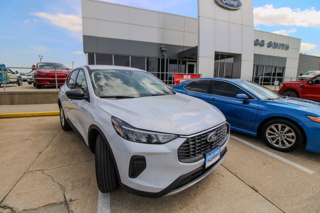Used 2025 Ford Escape Active FWD image 2