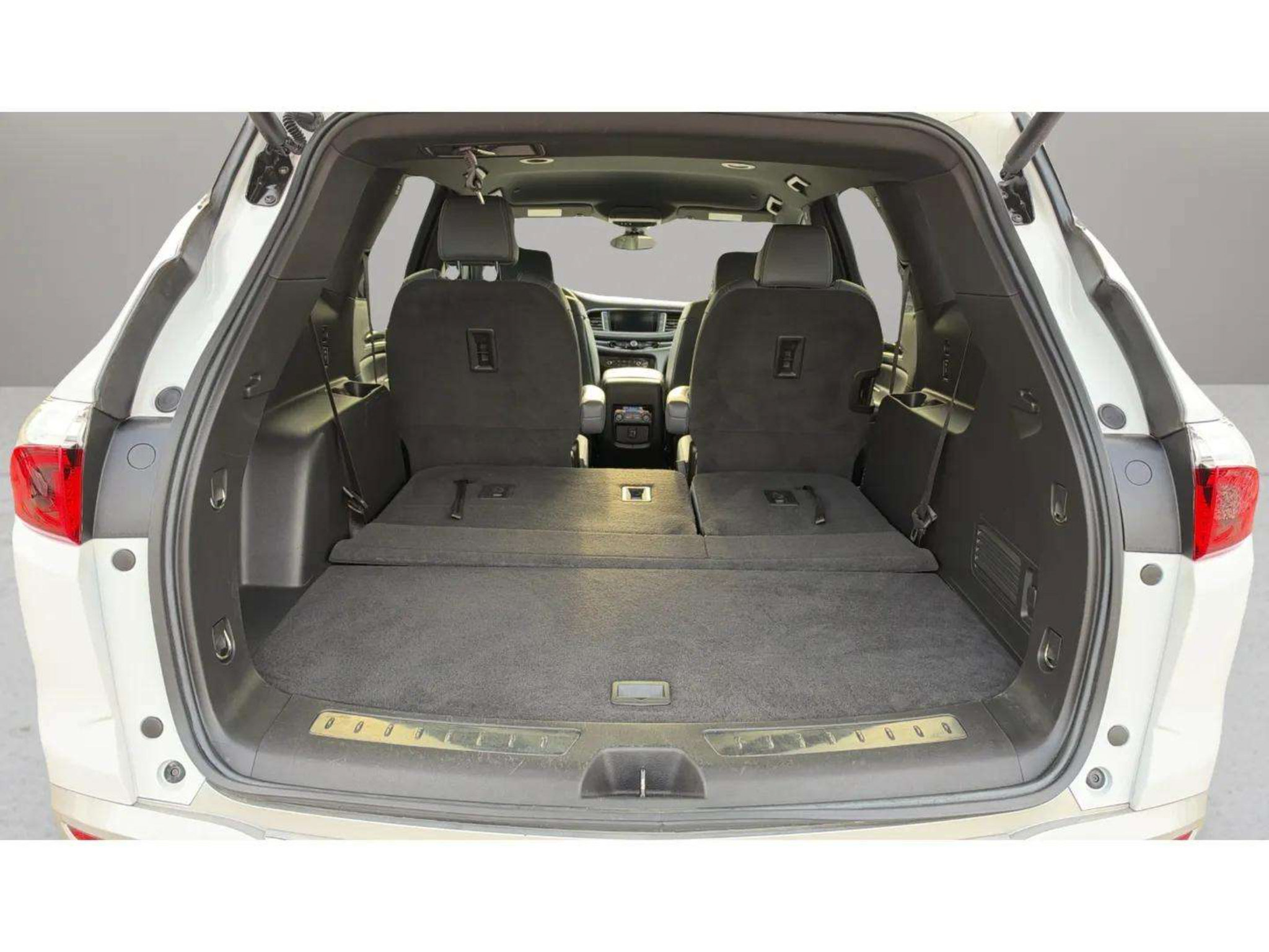 Used 2023 Buick Enclave Essence AWD/4WD image 10
