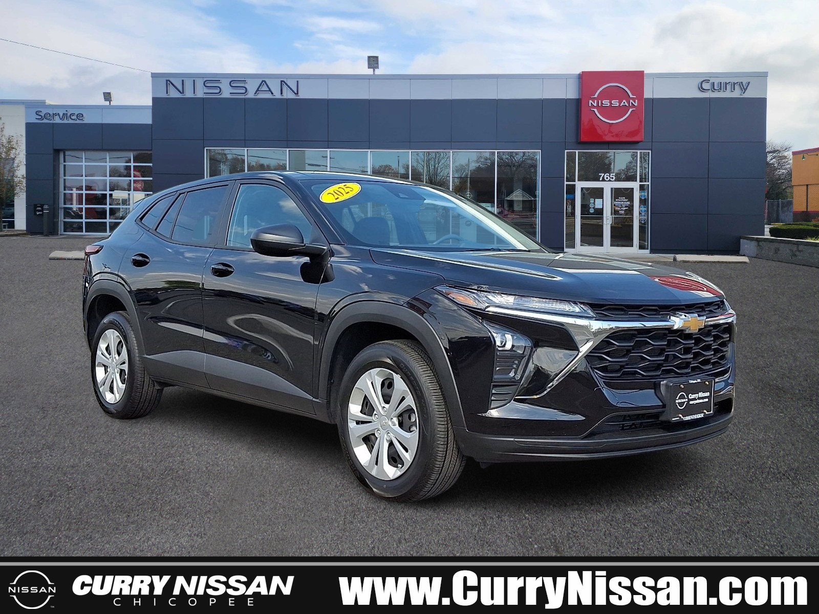 Used 2025 Chevrolet Trax LS FWD image 1
