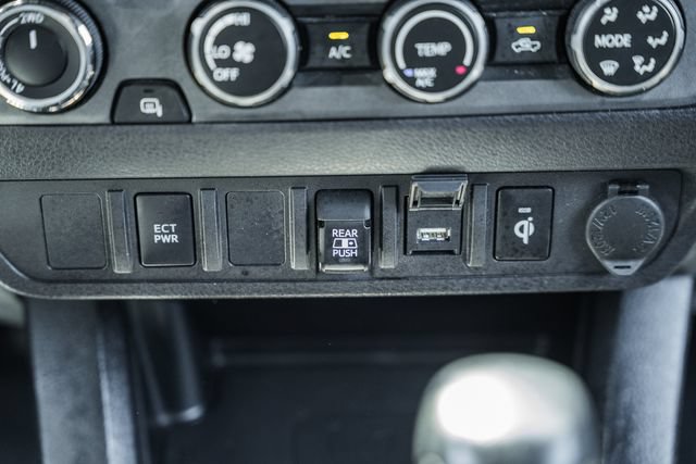 Used 2020 Toyota Tacoma TRD Off-Road AWD/4WD image 25