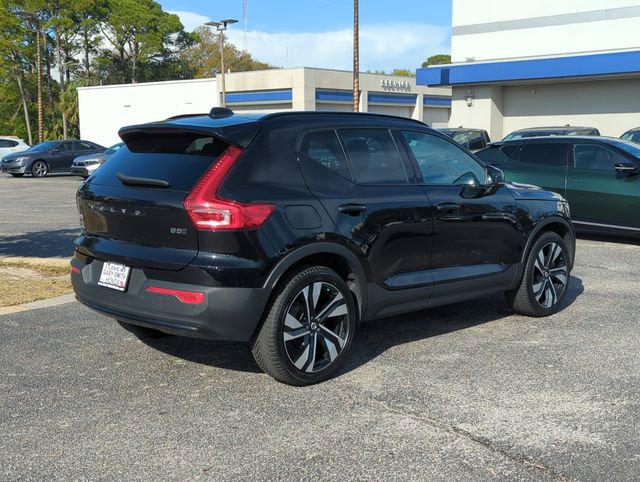 Used 2024 Volvo XC40 B5 Ultimate image 4