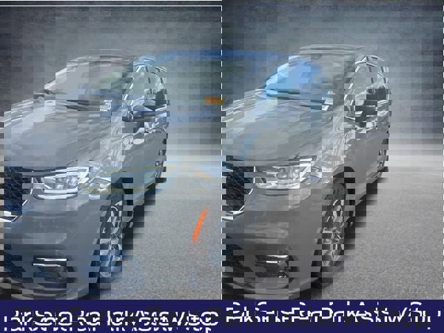 Used 2022 Chrysler Pacifica Touring-L image 14