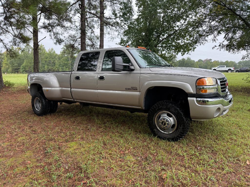 Used 2007 GMC Sierra 3500 SLT w/ Heavy-Duty Power Package AWD/4WD image 2
