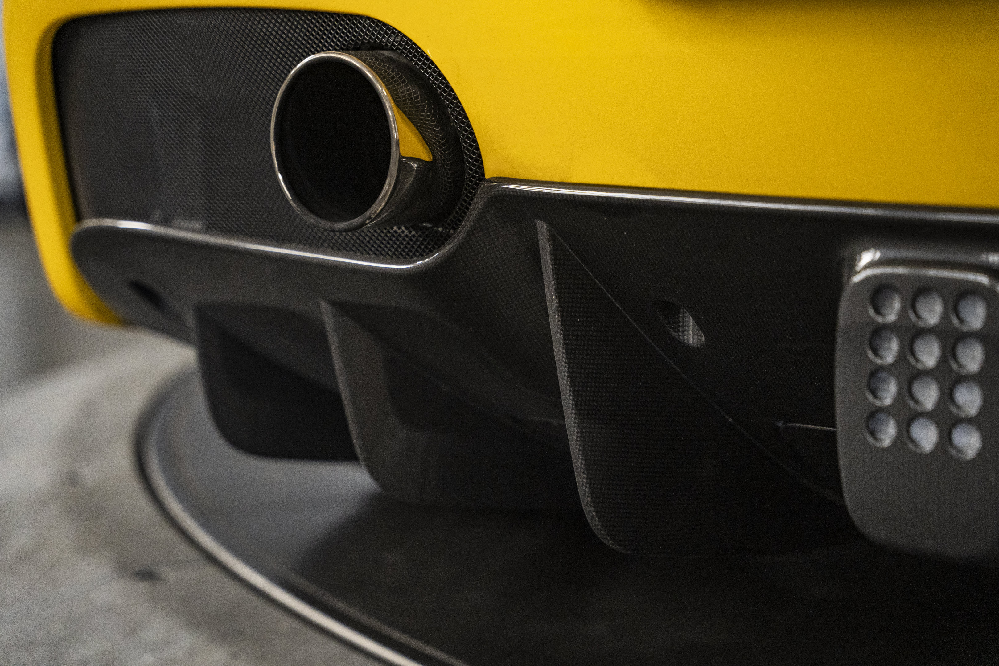 Used 2018 Ferrari 488 Spider RWD image 24