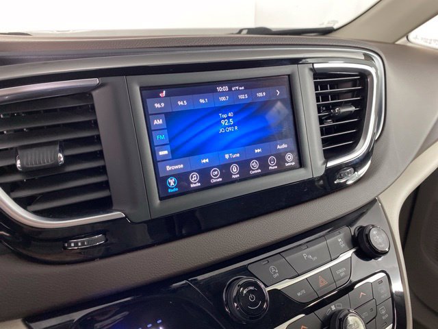 Used 2020 Chrysler Pacifica Touring w/ Cold Weather Group FWD image 29