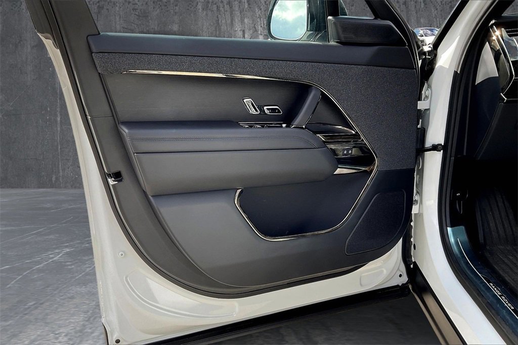 Used 2025 Land Rover Range Rover Sport Dynamic SE image 19