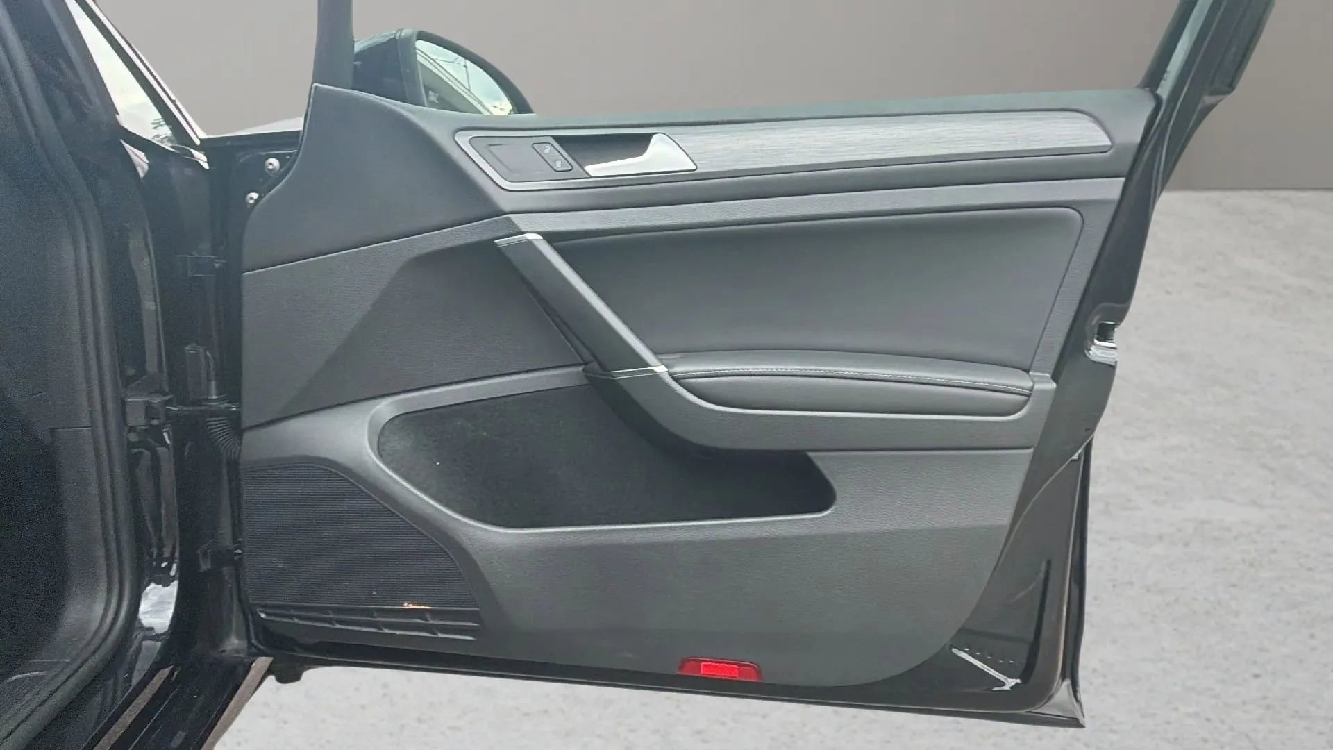 Used 2021 Volkswagen Golf 4-Door image 11