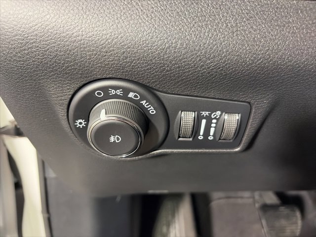 New 2026 Jeep Compass Limited w/ Sun, Sound & Navigation Group AWD/4WD image 17