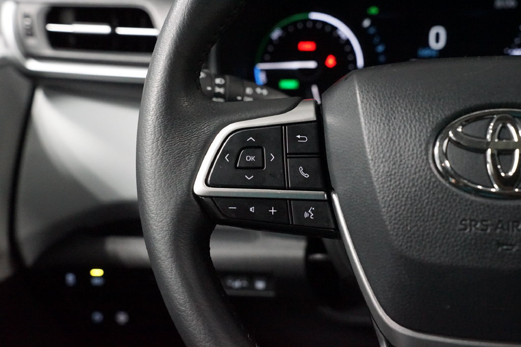 Certified 2025 Toyota Sienna XLE FWD image 14