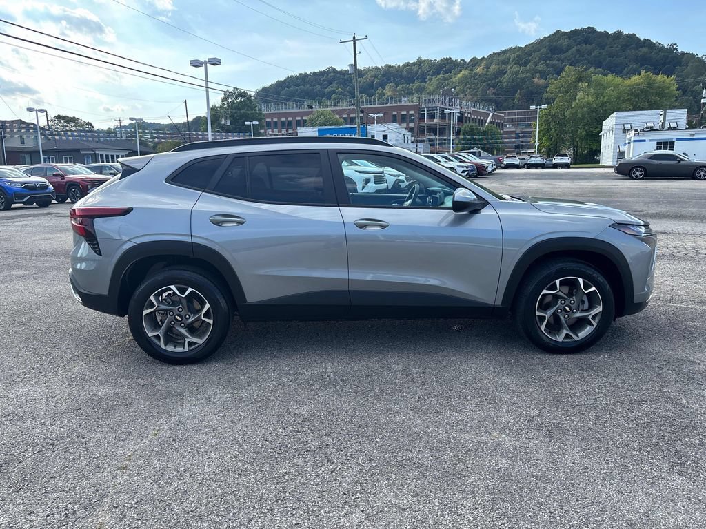 Used 2026 Chevrolet Trax LT FWD image 6