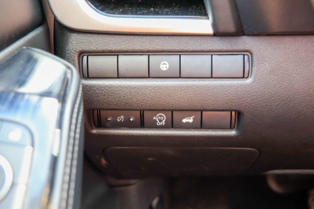 Used 2024 Nissan Rogue SL FWD image 17