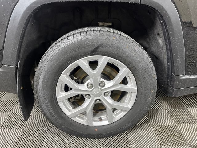 Used 2023 Jeep Grand Cherokee L Limited AWD/4WD image 12