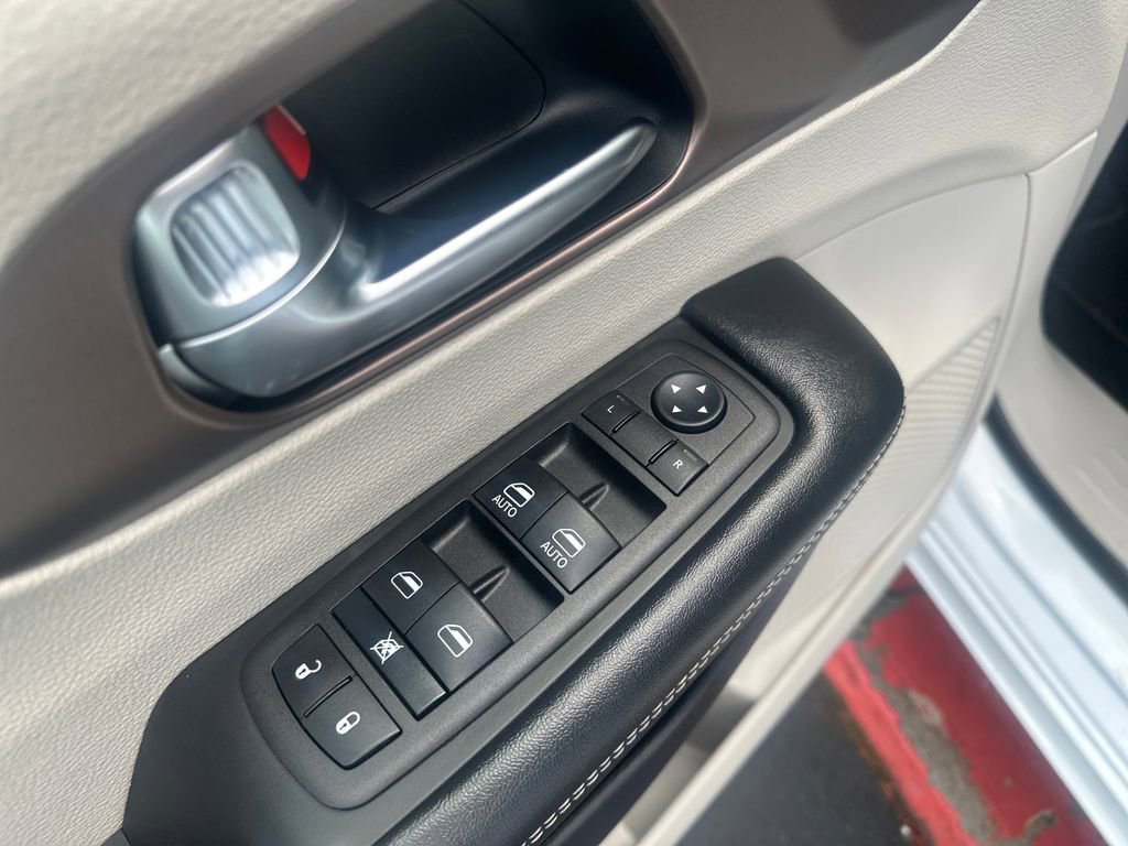 Used 2023 Chrysler Voyager LX FWD image 11