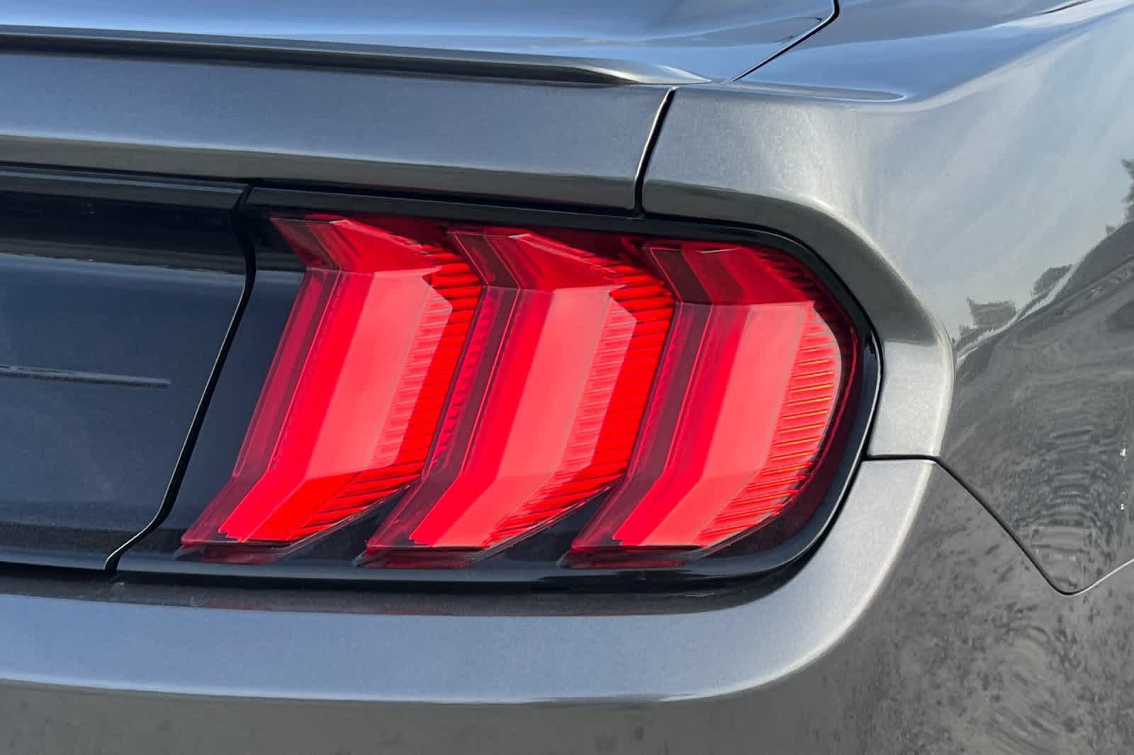 Used 2018 Ford Mustang Coupe w/ Equipment Group 101A RWD image 11