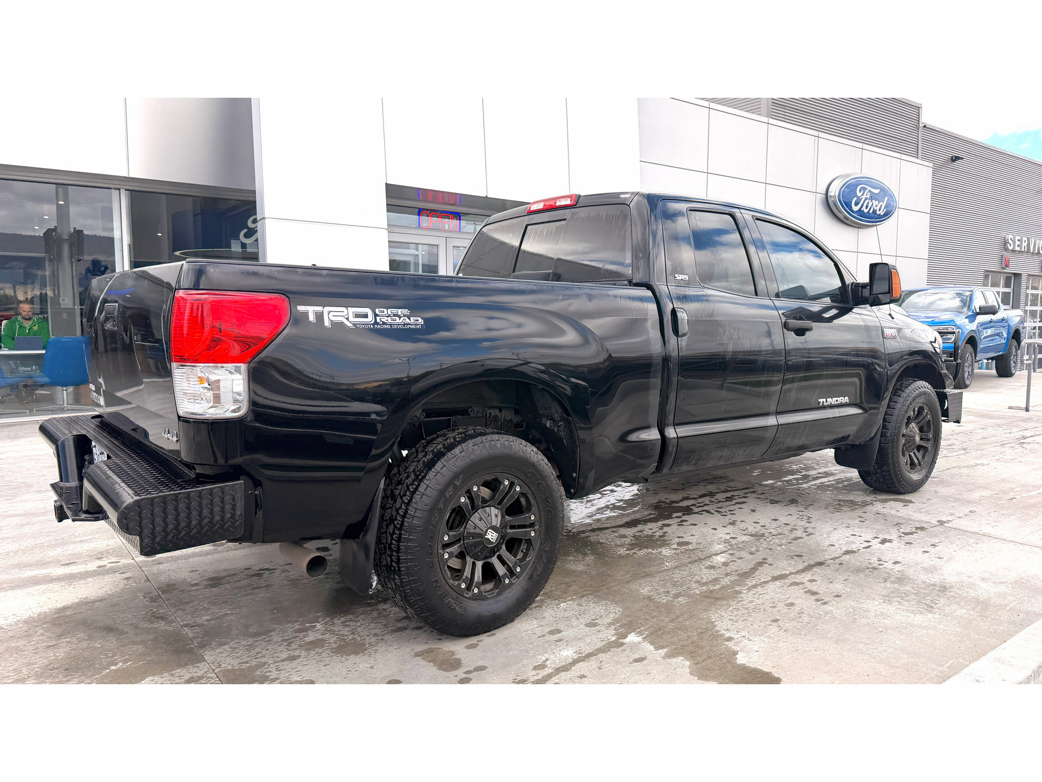Used 2010 Toyota Tundra 4x4 Double Cab w/ TRD Off-Road Pkg image 7