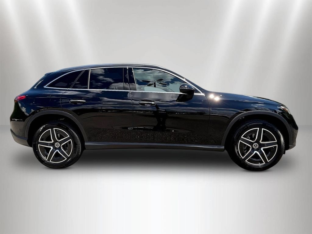 Used 2026 Mercedes-Benz GLC 300 4MATIC image 4