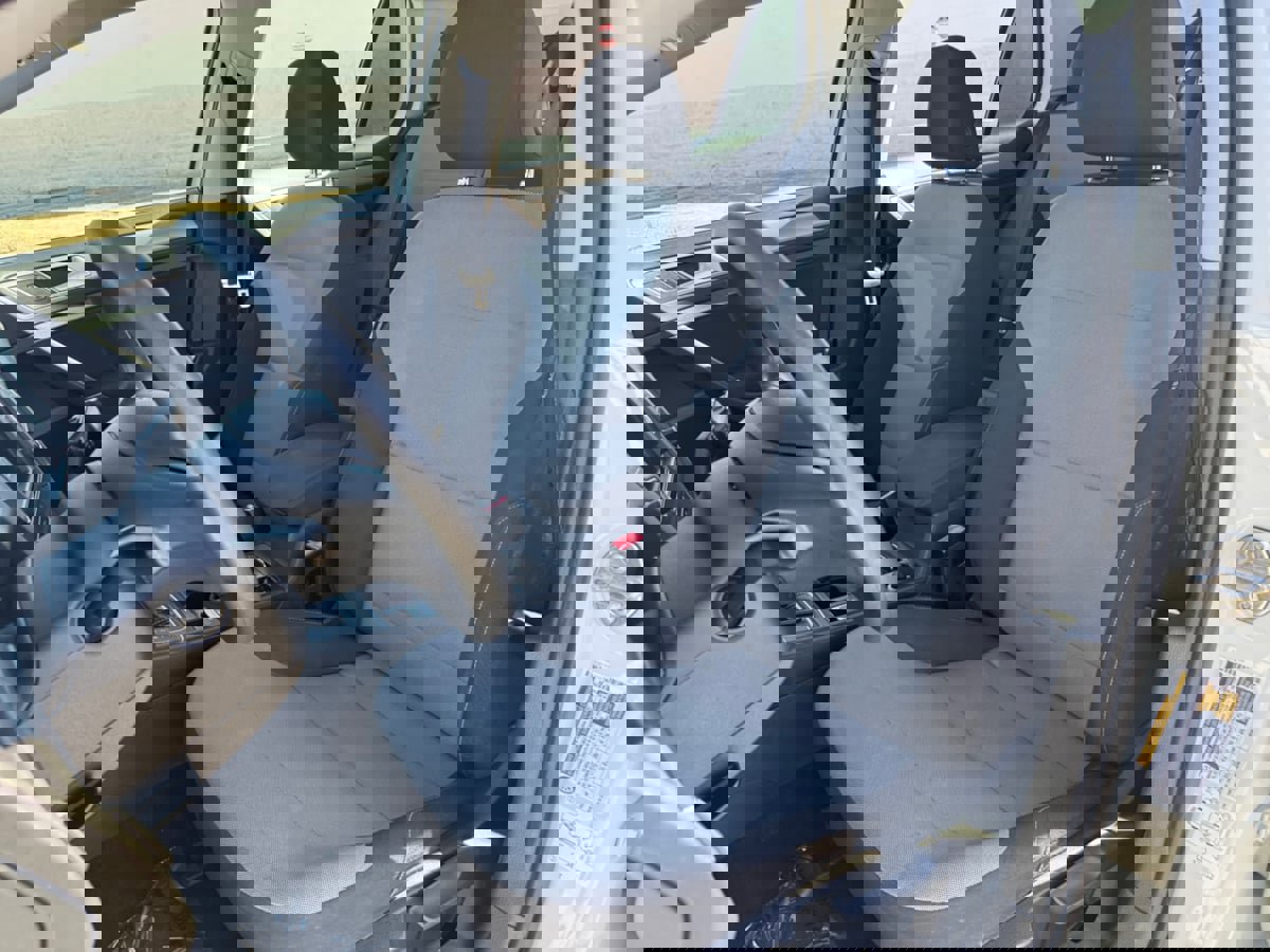 Used 2016 Volkswagen e-Golf SE w/ DC Fast Charging Package image 16